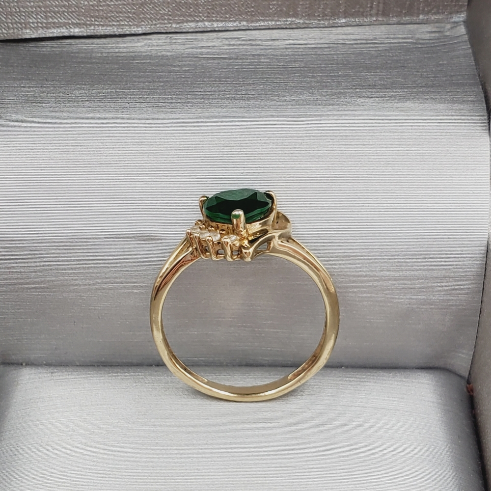 14k Yellow Gold plated Emerald Heart & Diamond 925 sterling silver Ring - Picture 2 of 7